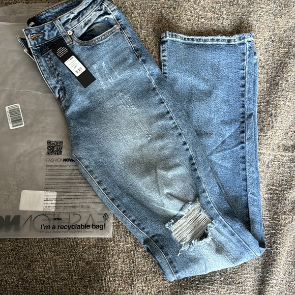 NWT fashion nova distressed jeans - Picture 6 of 7
